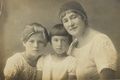 Лето, Изюм, 1936 г. Зоя с племянницами Людой Ковалевской и Наташей Зинченко.jpg