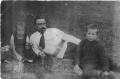 Дігтяр Данило Митрофанович (18..-1918 рр.) з дітьми, земський фельдшер с. Бобрик, друг Колесника К.П..jpg